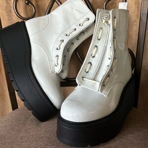 New women’s DKNY Sz 8M Platform Combat White Black Boots Lace Up Zipper combo